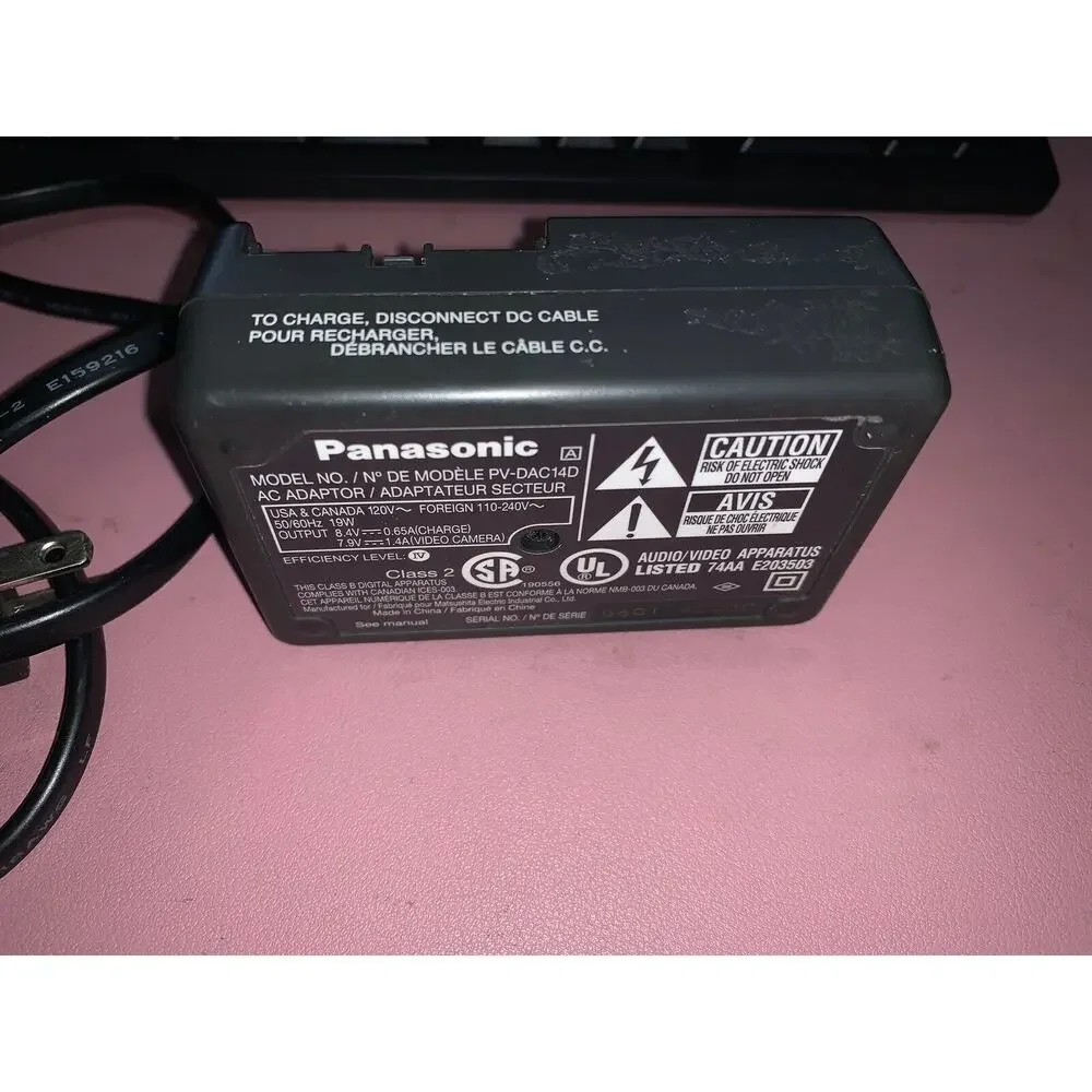 PANASONIC- PV-DAC14D - CAMCORDER - CHARGING CRADLE - 8.4V - TESTED